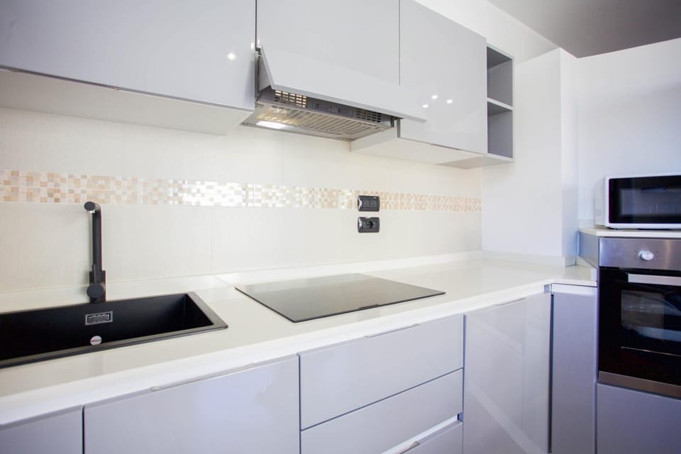 Kitchen or kitchenette, oven, stove