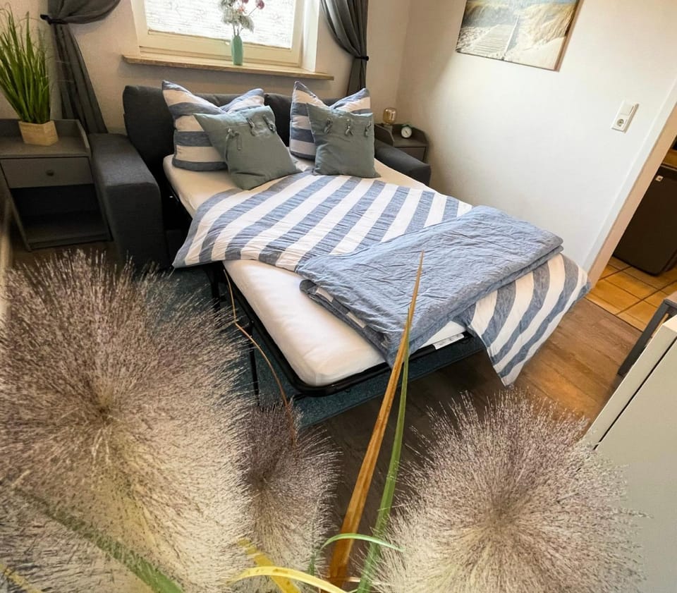 Bed, Living room