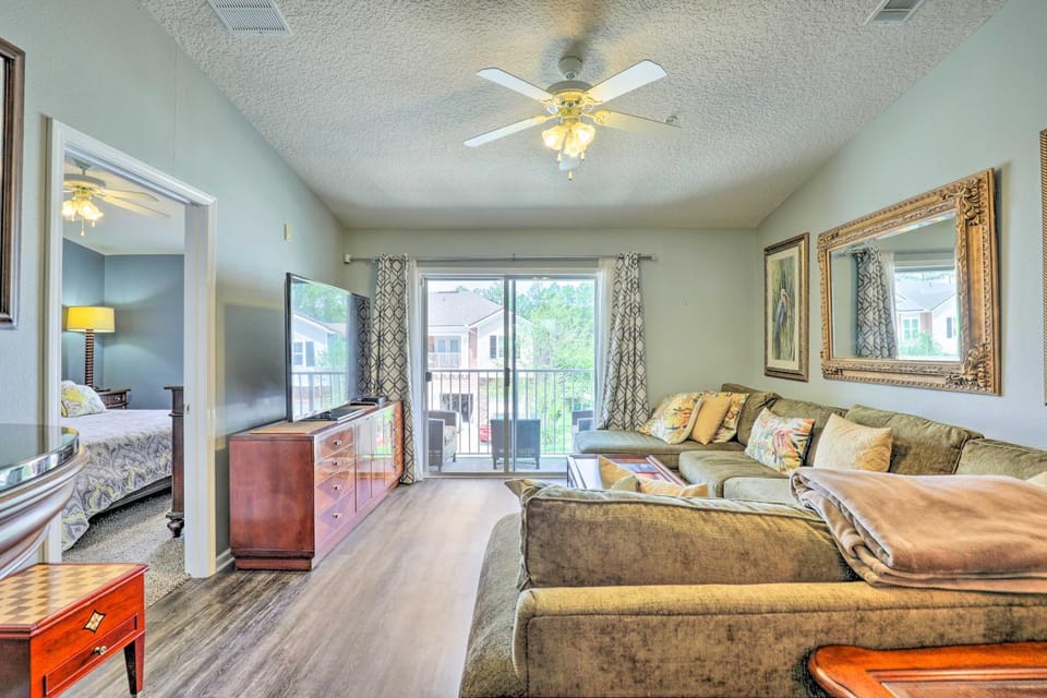Cheery Condo w/ Community Pool & Waterslide! House in Florida