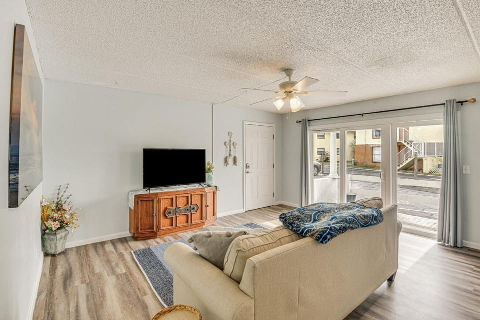 Oceanside Ormond Beach Condo, Steps to Shore! House in Daytona Beach