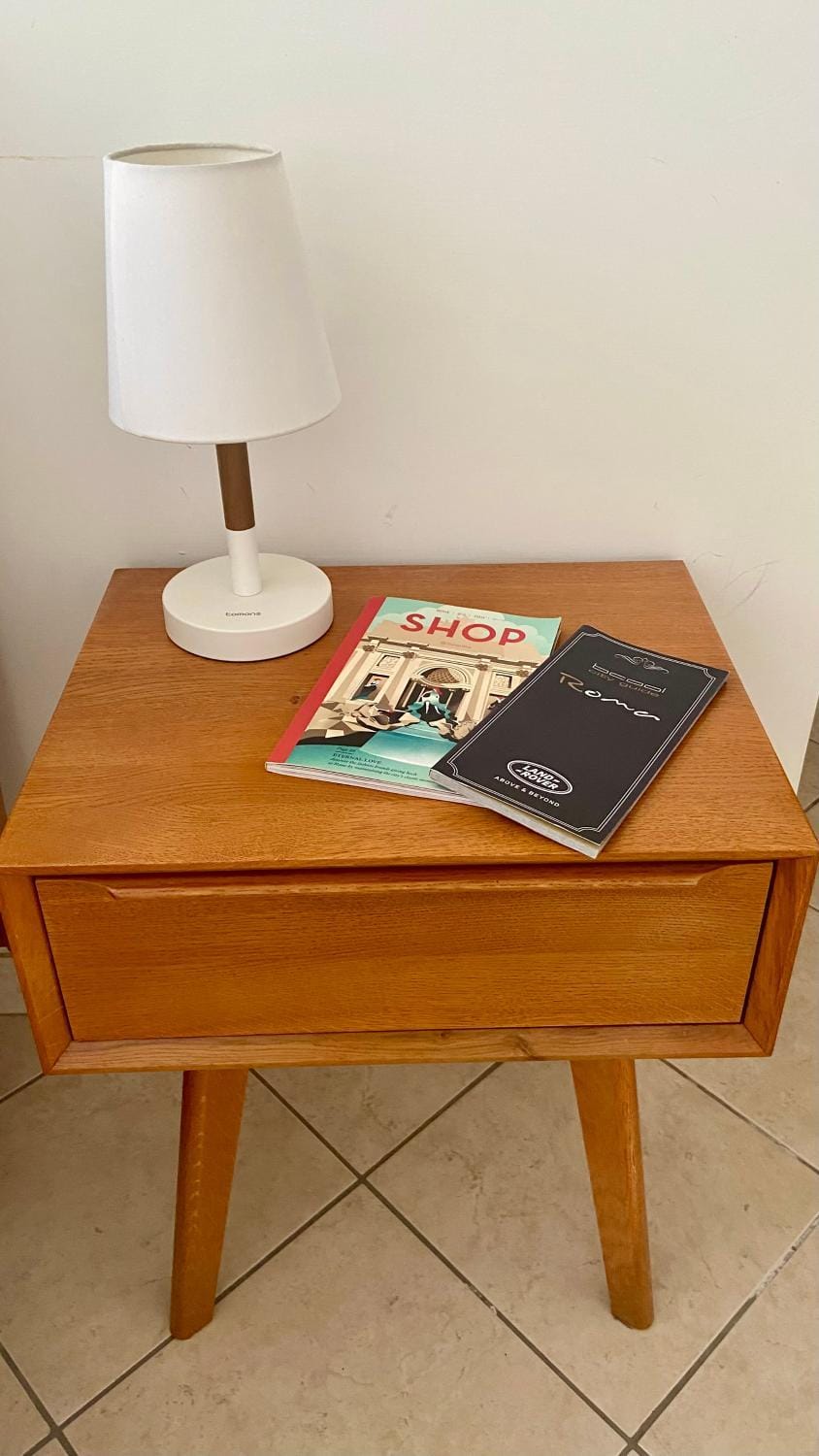 Bedroom, microwave