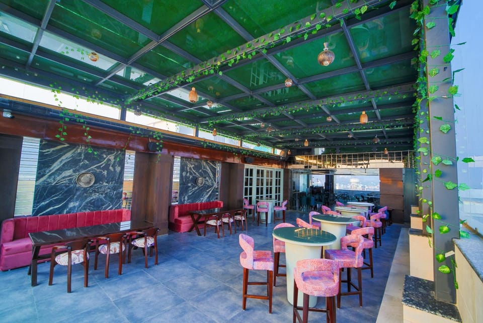 Restaurant/places to eat, Restaurant/places to eat