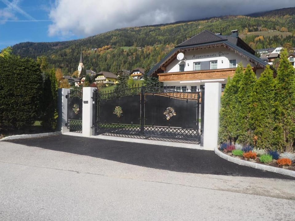 Property building, Facade/entrance, Day, Neighbourhood, Natural landscape, Mountain view