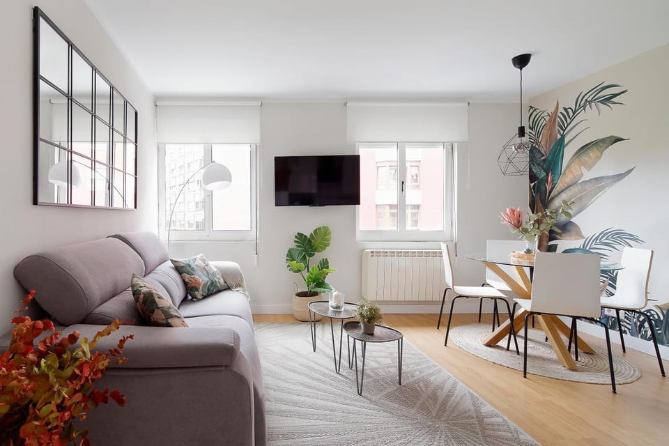 TV and multimedia, Living room, Seating area, Evening entertainment