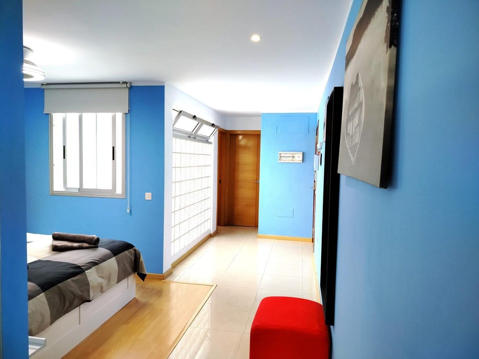 SUNNY APARTMENT NEAR LAS CANTERAS BEACH Apartment in Las Palmas de Gran Canaria