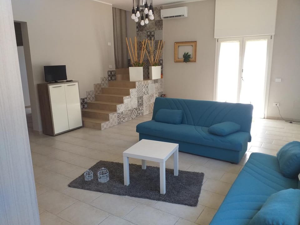 Living room, Seating area, air conditioner
