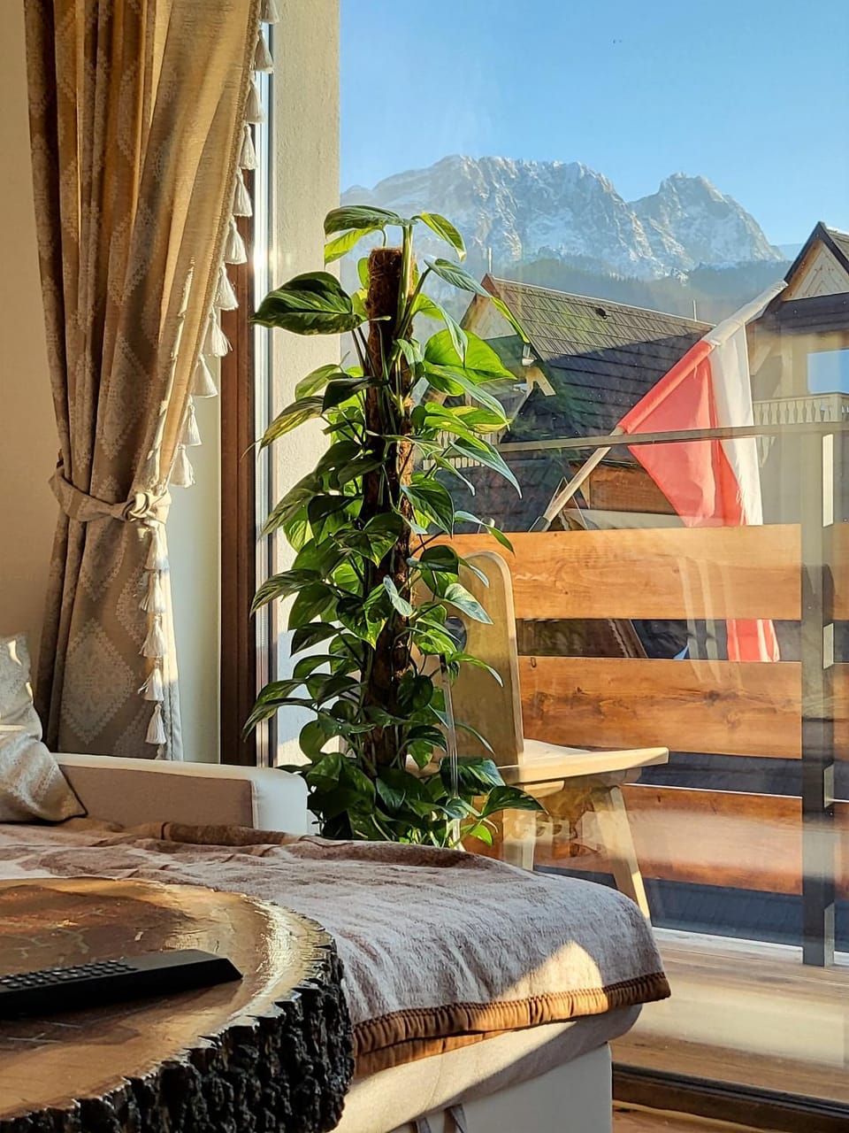 Living room, Mountain view
