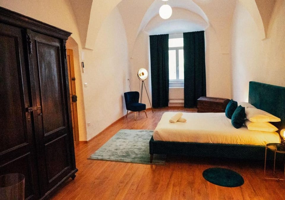 Photo of the whole room, Bedroom