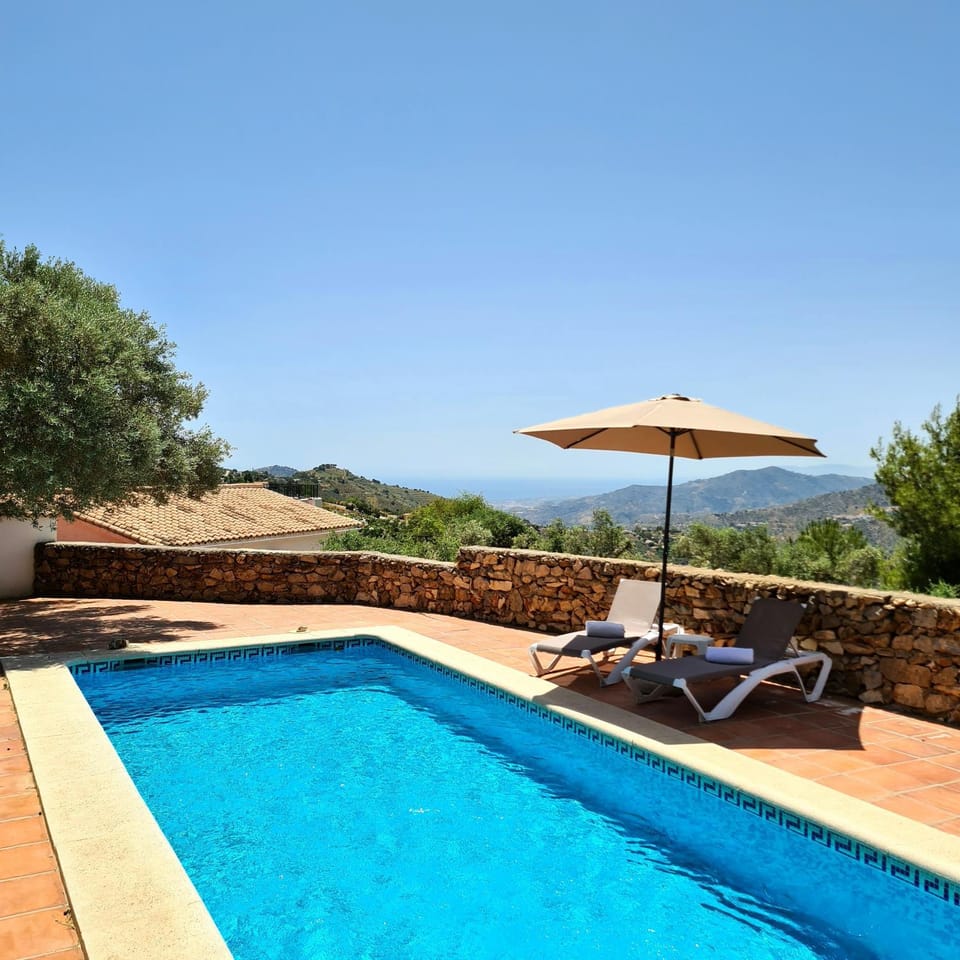 Summer, View (from property/room), Swimming pool, sunbed