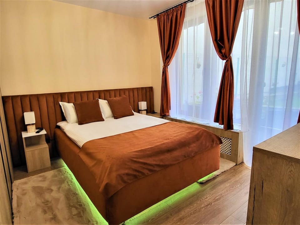 Bed, TV and multimedia, Bedroom, wardrobe
