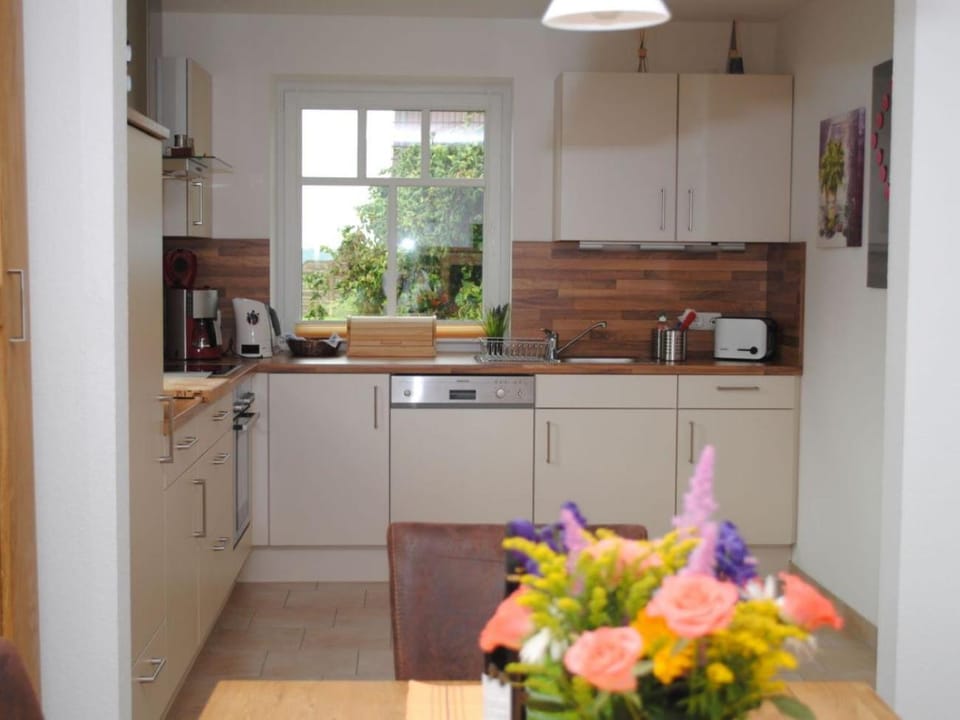 Dining area, kitchen