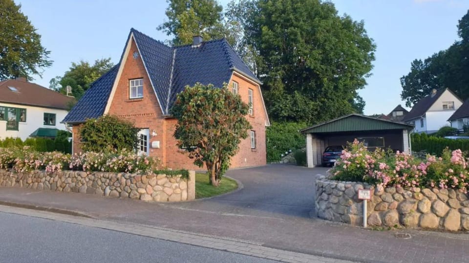 Property building, Neighbourhood