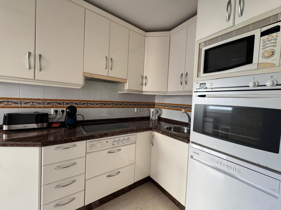 Kitchen or kitchenette, oven, pet friendly, toaster