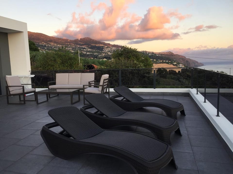 Balcony/Terrace, sunbed