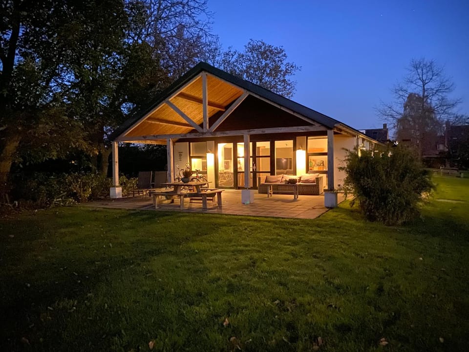 Facade/entrance, Night, Garden, Balcony/Terrace, Autumn, On site, Garden view