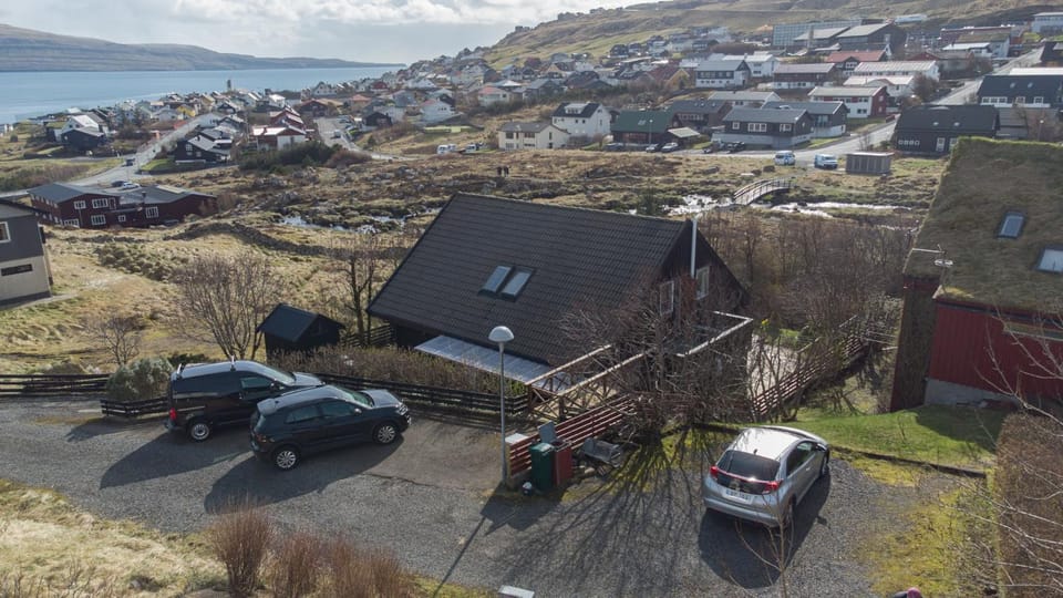 Property building, Neighbourhood, Bird's eye view, City view, Street view, Parking