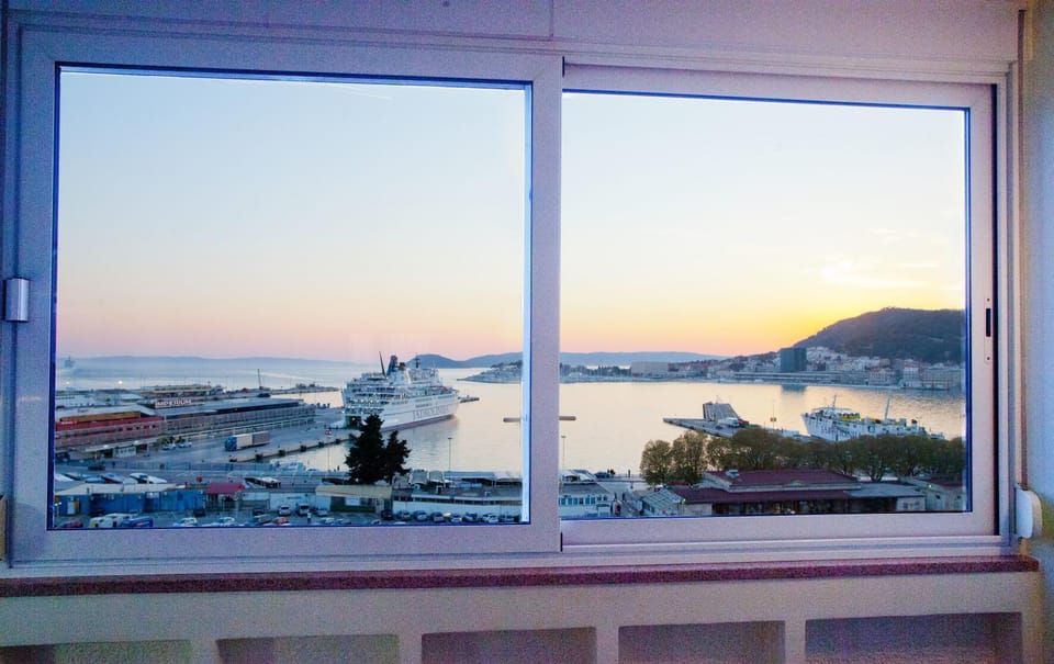 View (from property/room), City view, Sea view