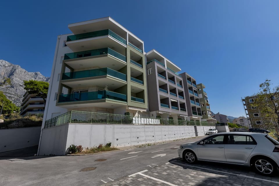 Property building, Day, Location, Parking