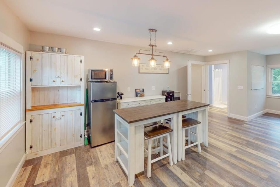 Kitchen or kitchenette, kitchen