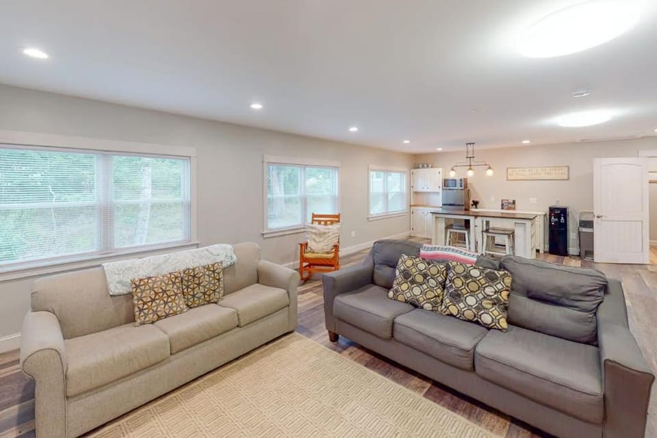 Kitchen or kitchenette, Living room, Seating area