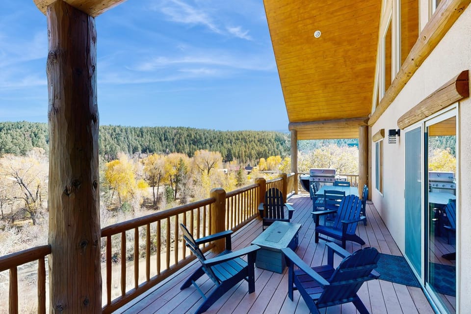 Riverfront Lodge House in Colorado