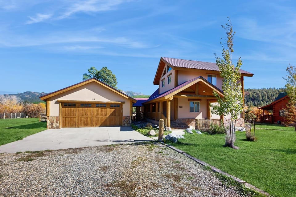 Riverfront Lodge House in Colorado