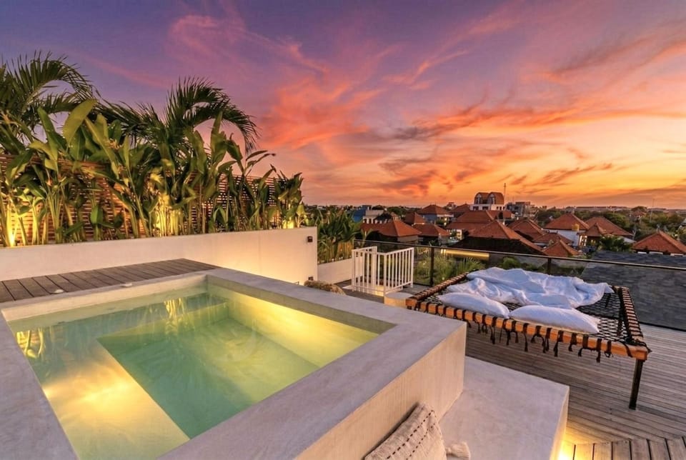 THE WĀVE BALI - Rooftop Pool, 2BR VILLA, Canggu Villa in North Kuta