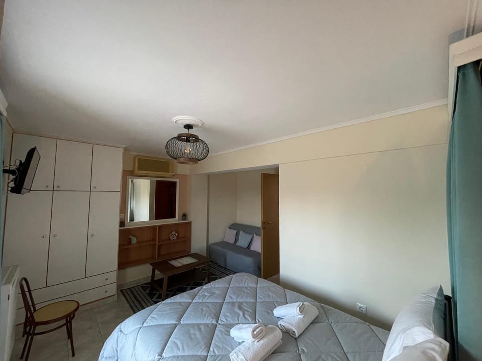 Photo of the whole room, Bedroom