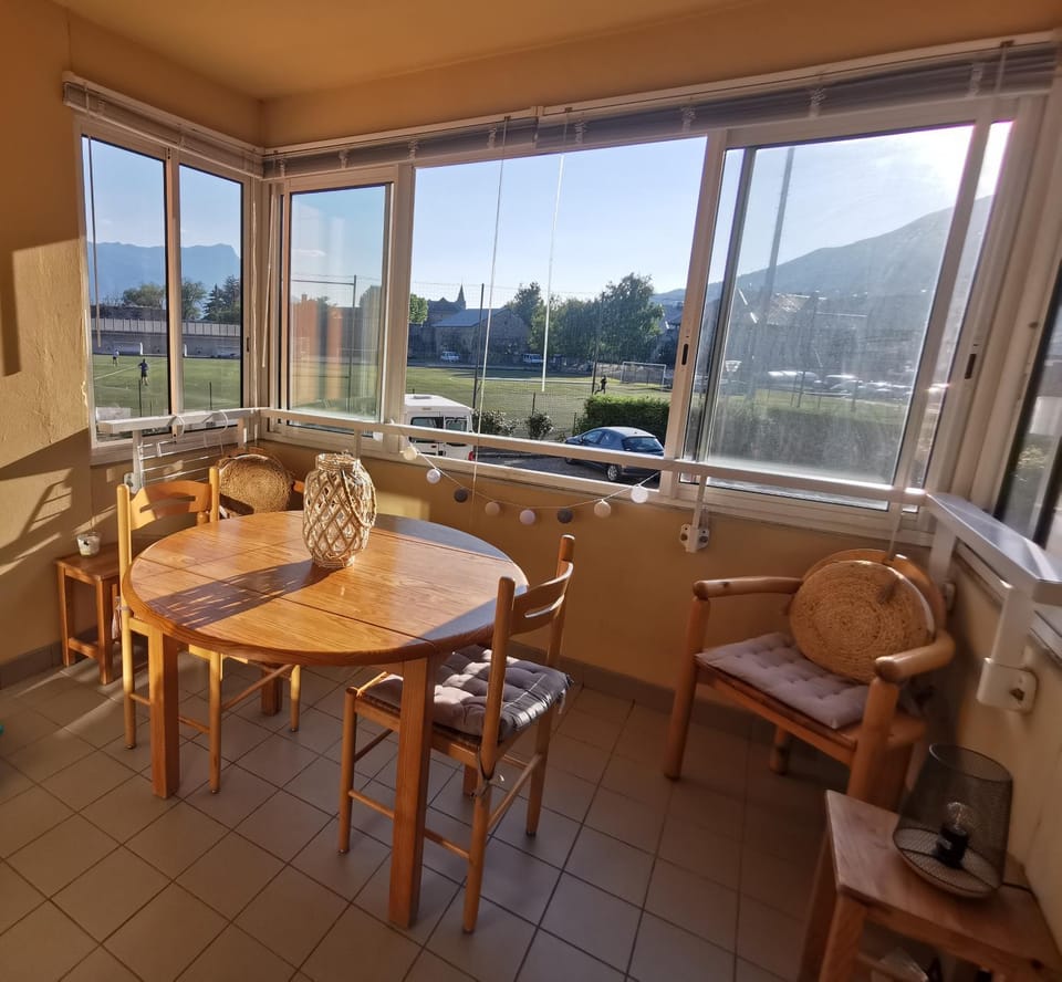 Summer, Dining area