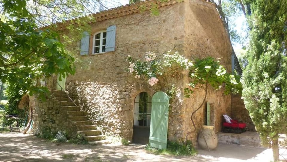 La Bastide du Capelier - Chambres d'hôtes avec baignoire balnéothérapie - 3 étoiles Bed and Breakfast in Salernes