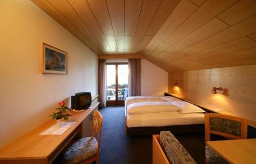 Day, Photo of the whole room