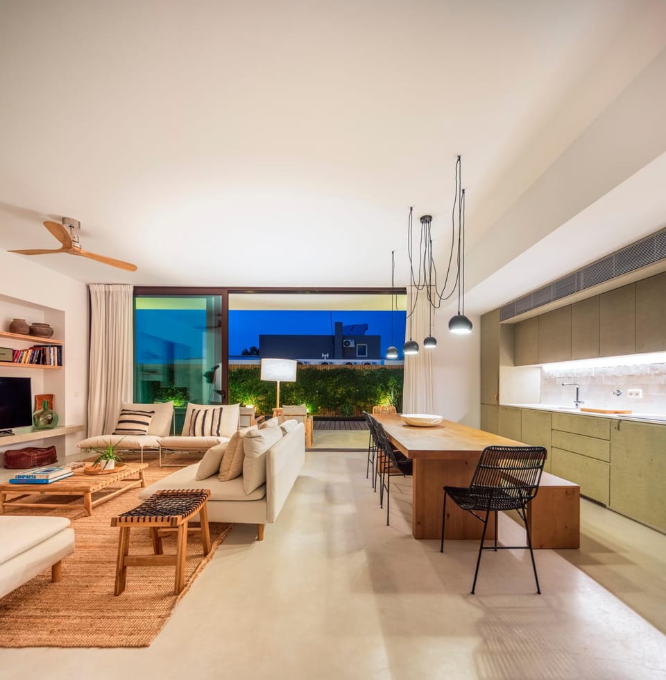 Kitchen or kitchenette, Living room, Meeting/conference room