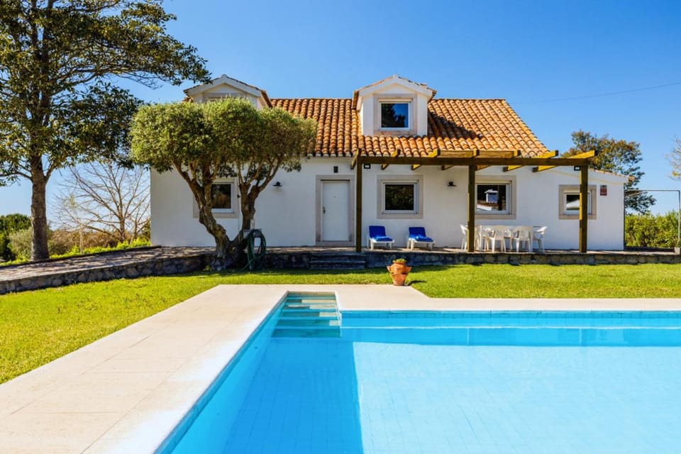 Quinta do Arneiro House in Setúbal, Portugal