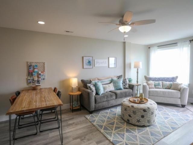 Carolina Beach Dreamin - light filled south side END unit, Ocean views from most rooms! Private beach access! condo Apartment in Carolina Beach