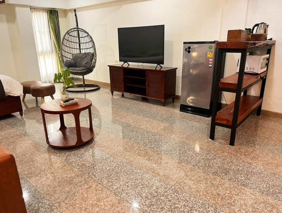 TV and multimedia, Living room, minibar
