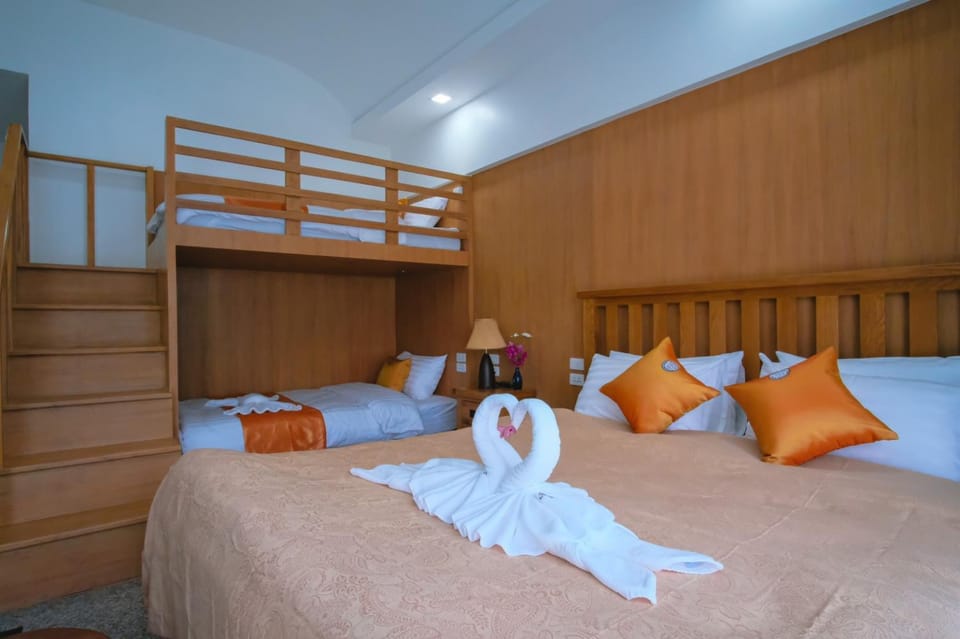 Property building, Restaurant/places to eat, Bedroom, Swimming pool, Breakfast, children, children, children, young children, young children, older children, older children, Family, Family