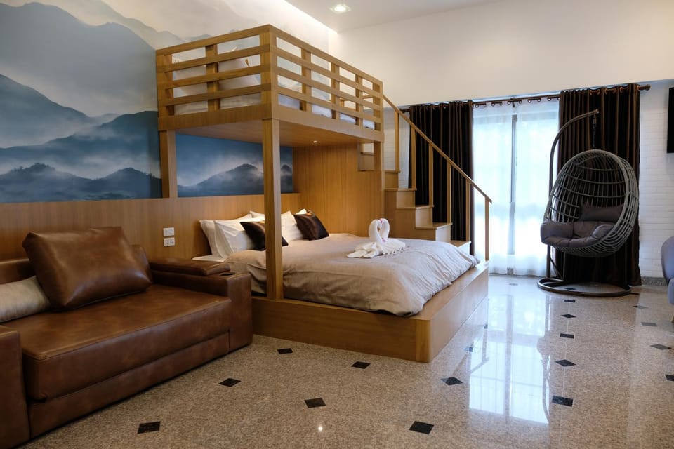 Bed, Living room, Seating area, Bedroom, children, children, young children, young children, older children, Family, Family