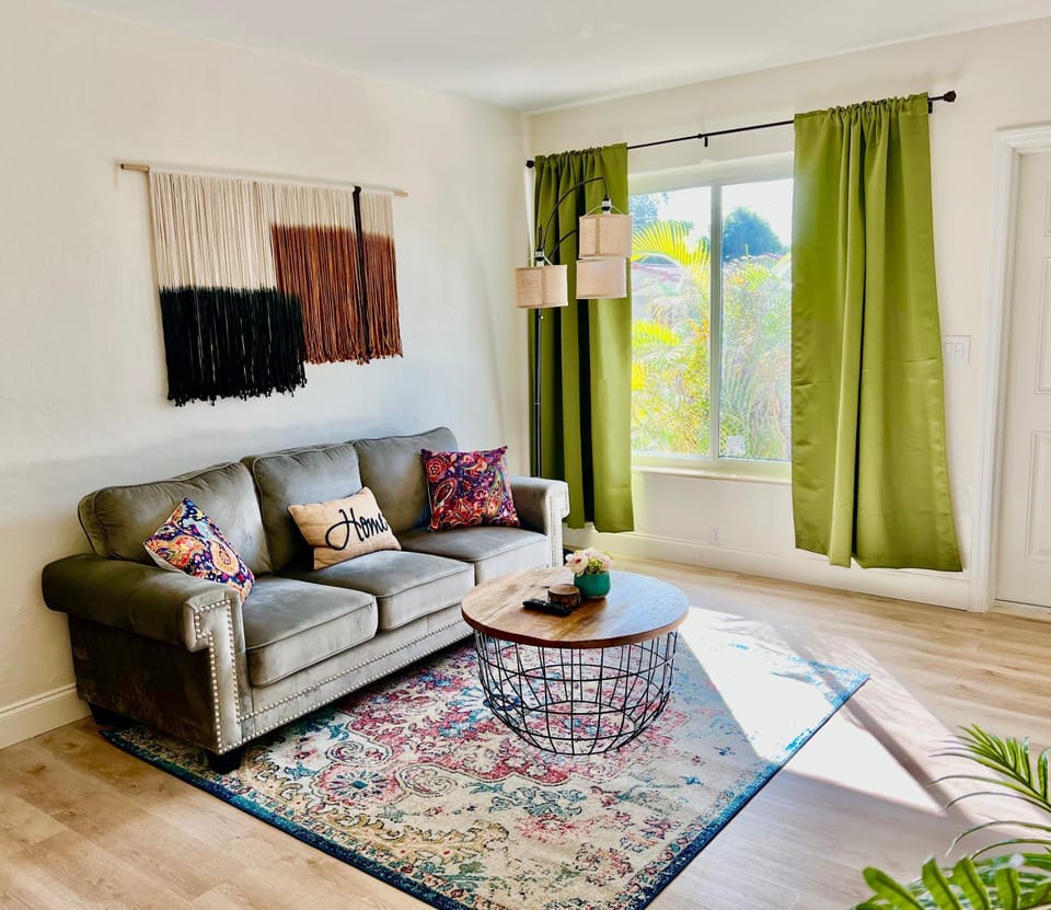 Enchanting cozy Apartment 10 min away from airport, Calle 8, Brickell, Coral Gables, the beach and more! Apartment in Coral Gables