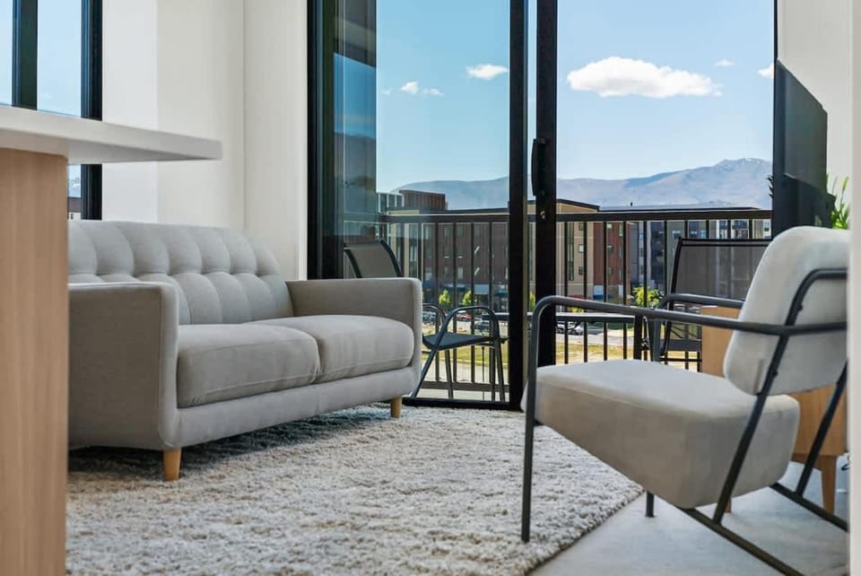 Toru Top Floor Apartment - Brand New & Convenient Apartment in Queenstown