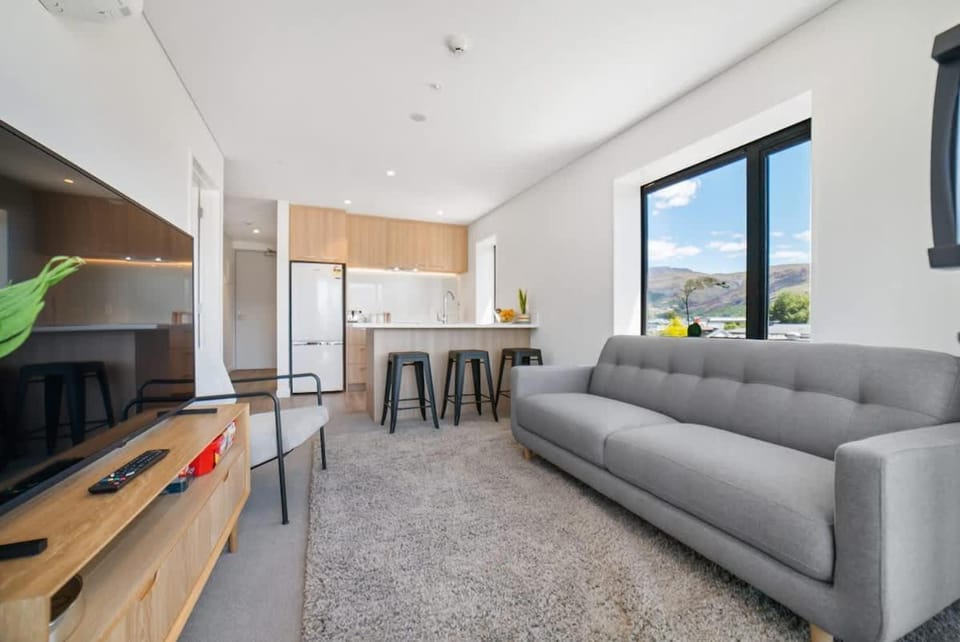 Toru Top Floor Apartment - Brand New & Convenient Apartment in Queenstown
