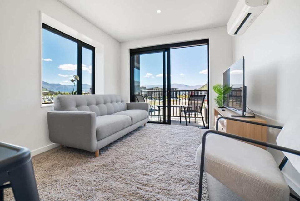 Toru Top Floor Apartment - Brand New & Convenient Apartment in Queenstown