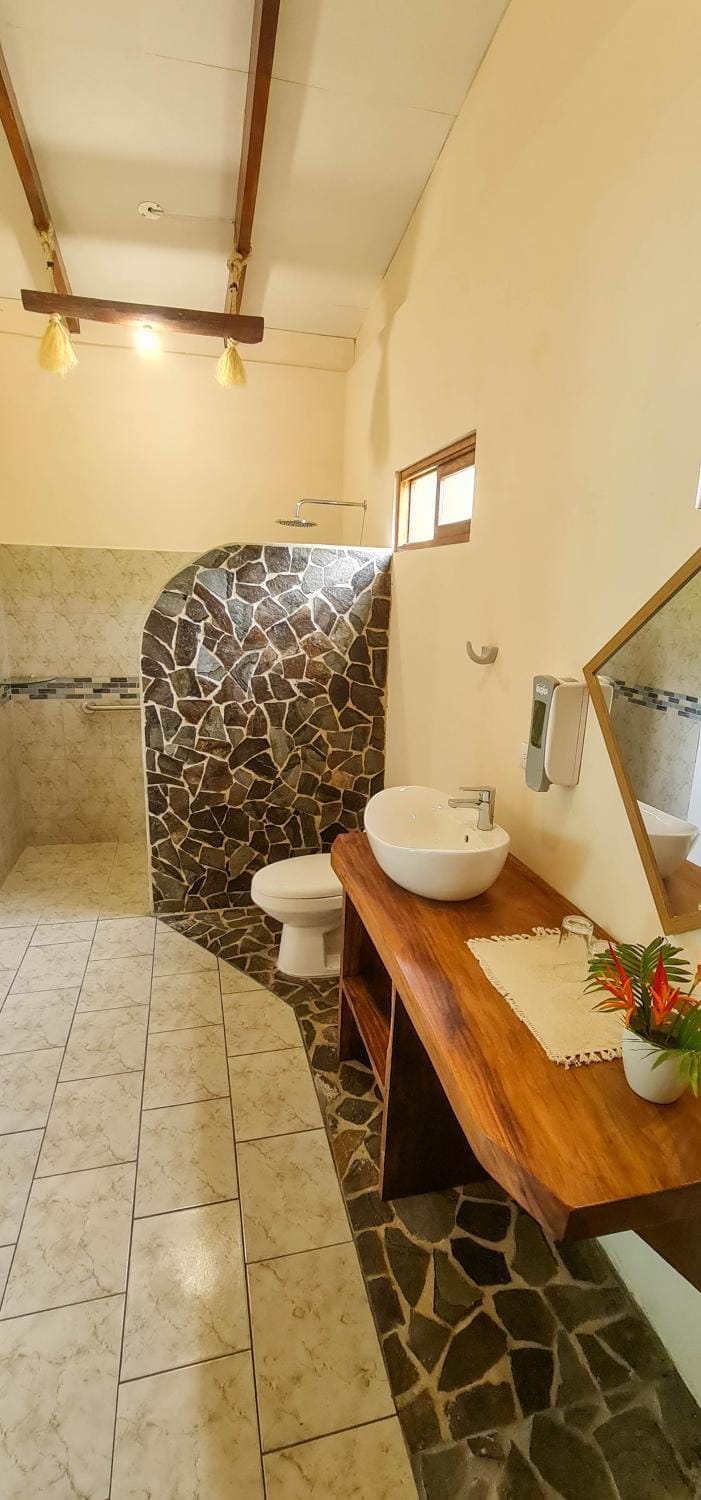 Tarcoles Birding Lodge Chalet in Puntarenas Province
