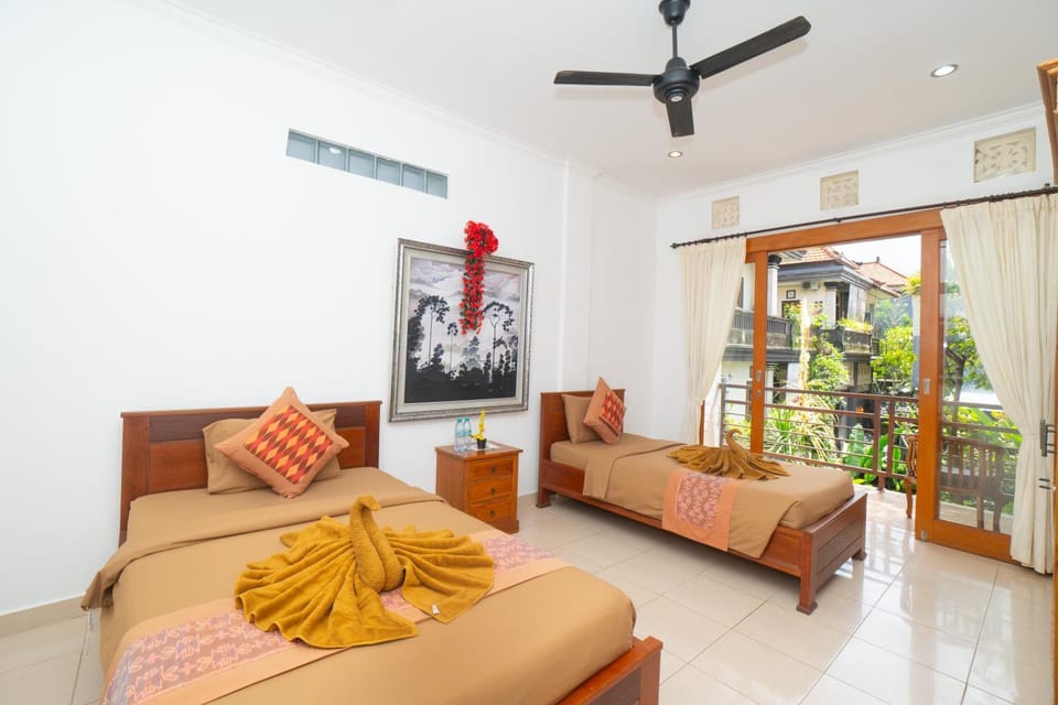 Communal lounge/ TV room, Bed, TV and multimedia, Living room, Photo of the whole room, Seating area, Evening entertainment, Bedroom, fireplace, air conditioner