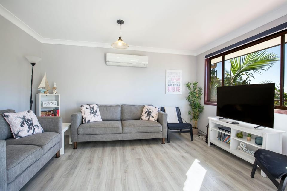 Sirius Retreat Pet Friendly 3 Mins Walk to St George Basin House in Saint Georges Basin