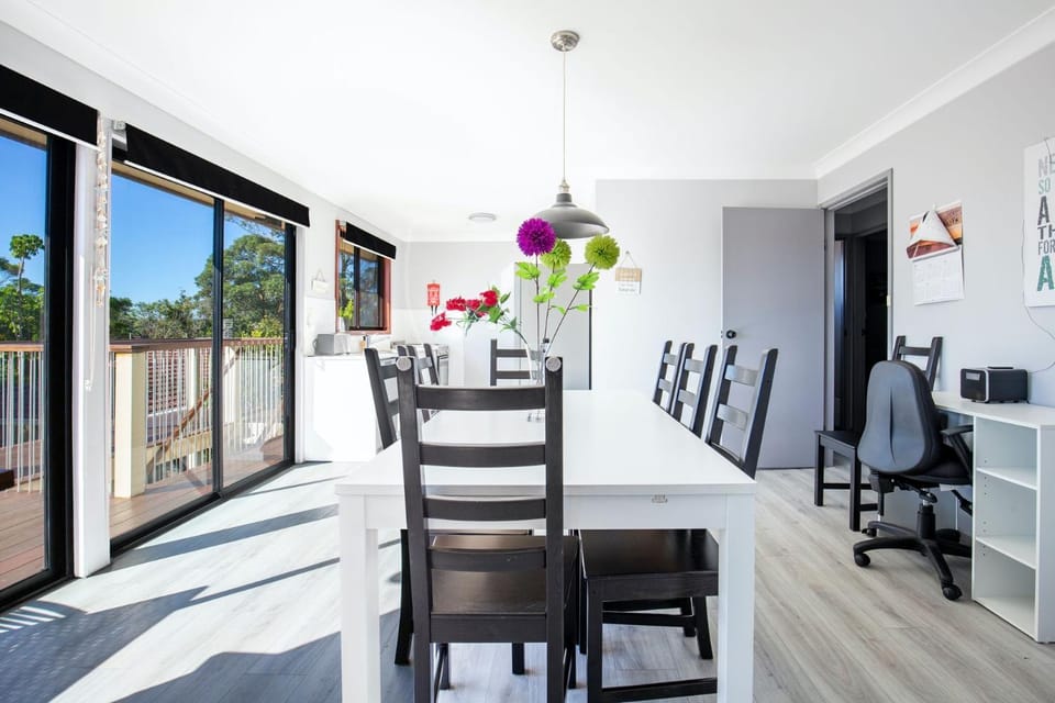 Sirius Retreat Pet Friendly 3 Mins Walk to St George Basin House in Saint Georges Basin