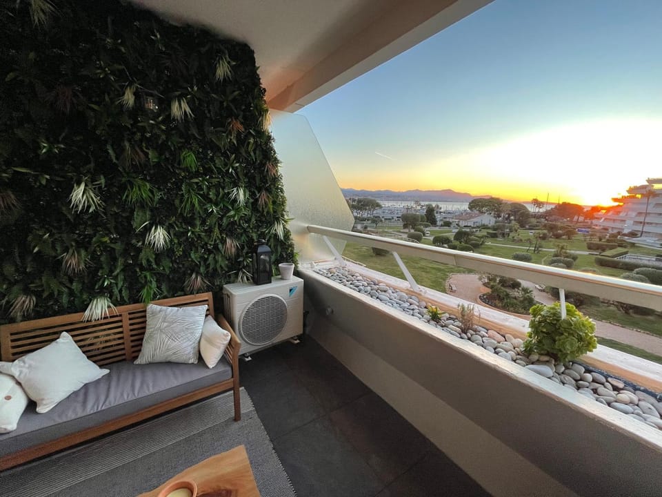 Balcony/Terrace, Sea view, Sunrise