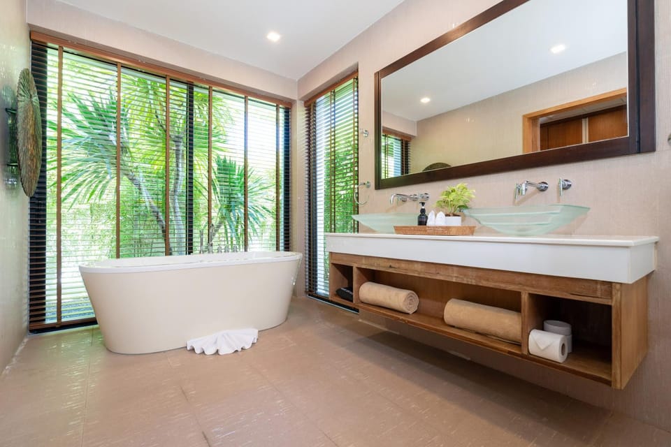Hot Tub, Bathroom, Bath, towels