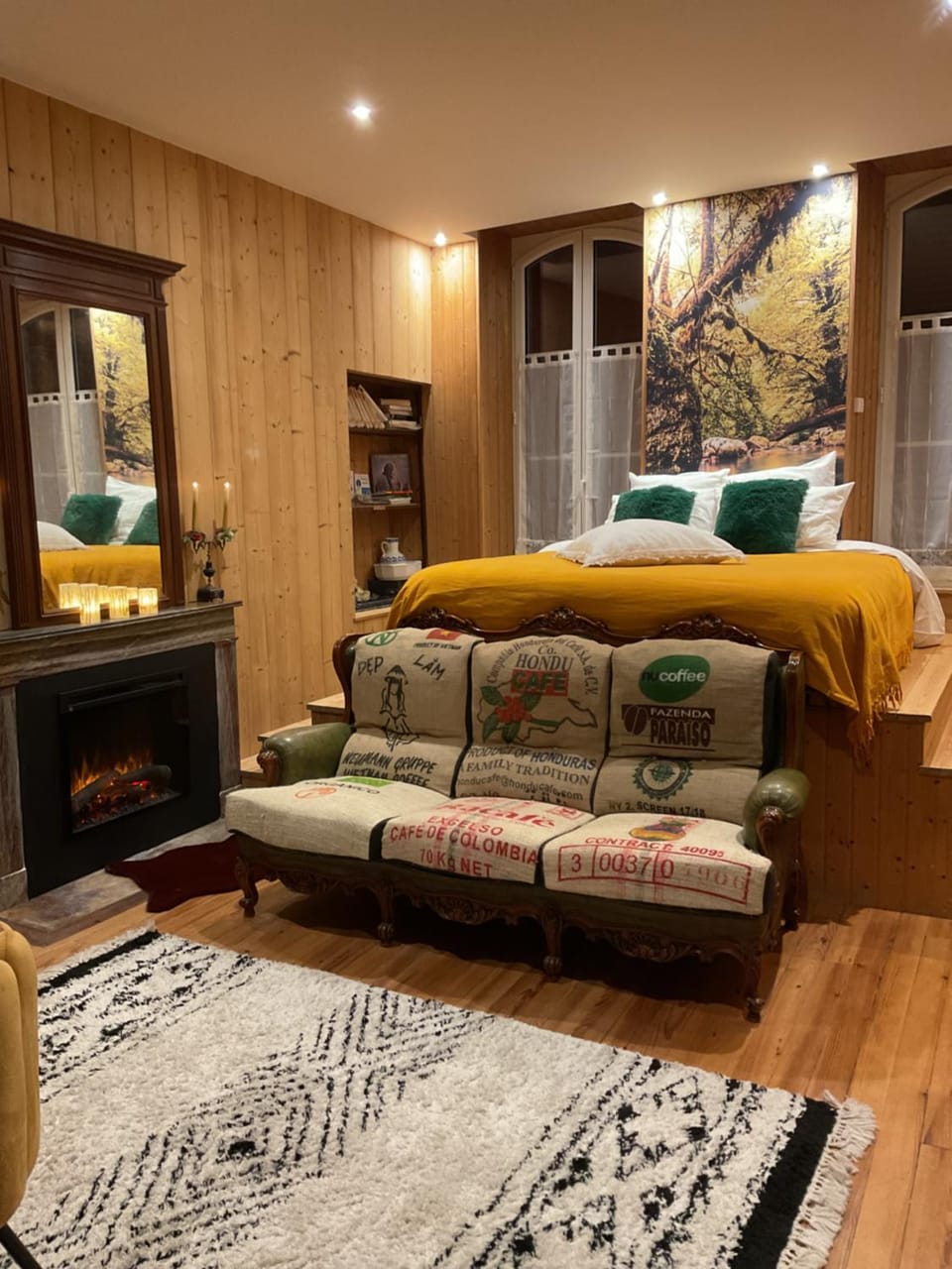 Living room, Bedroom, fireplace