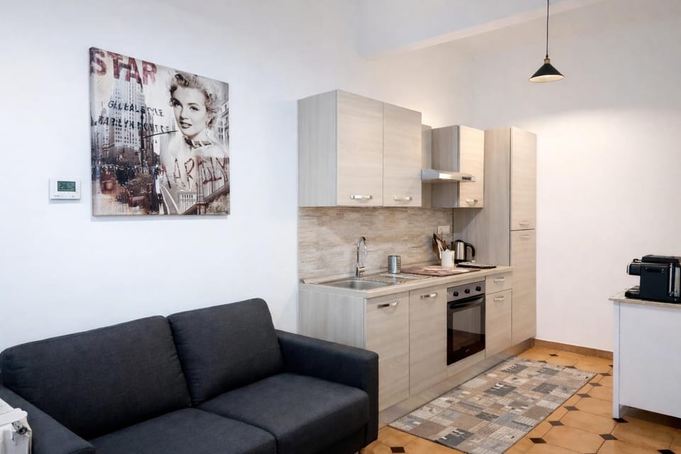 Coffee/tea facilities, Kitchen or kitchenette, Living room, Seating area, oven, pet friendly, stove, toaster