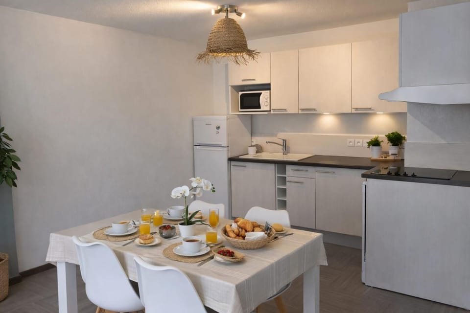 Le Familial - T3 piscine, climatisation & balcon Apartment in Gréoux-les-Bains